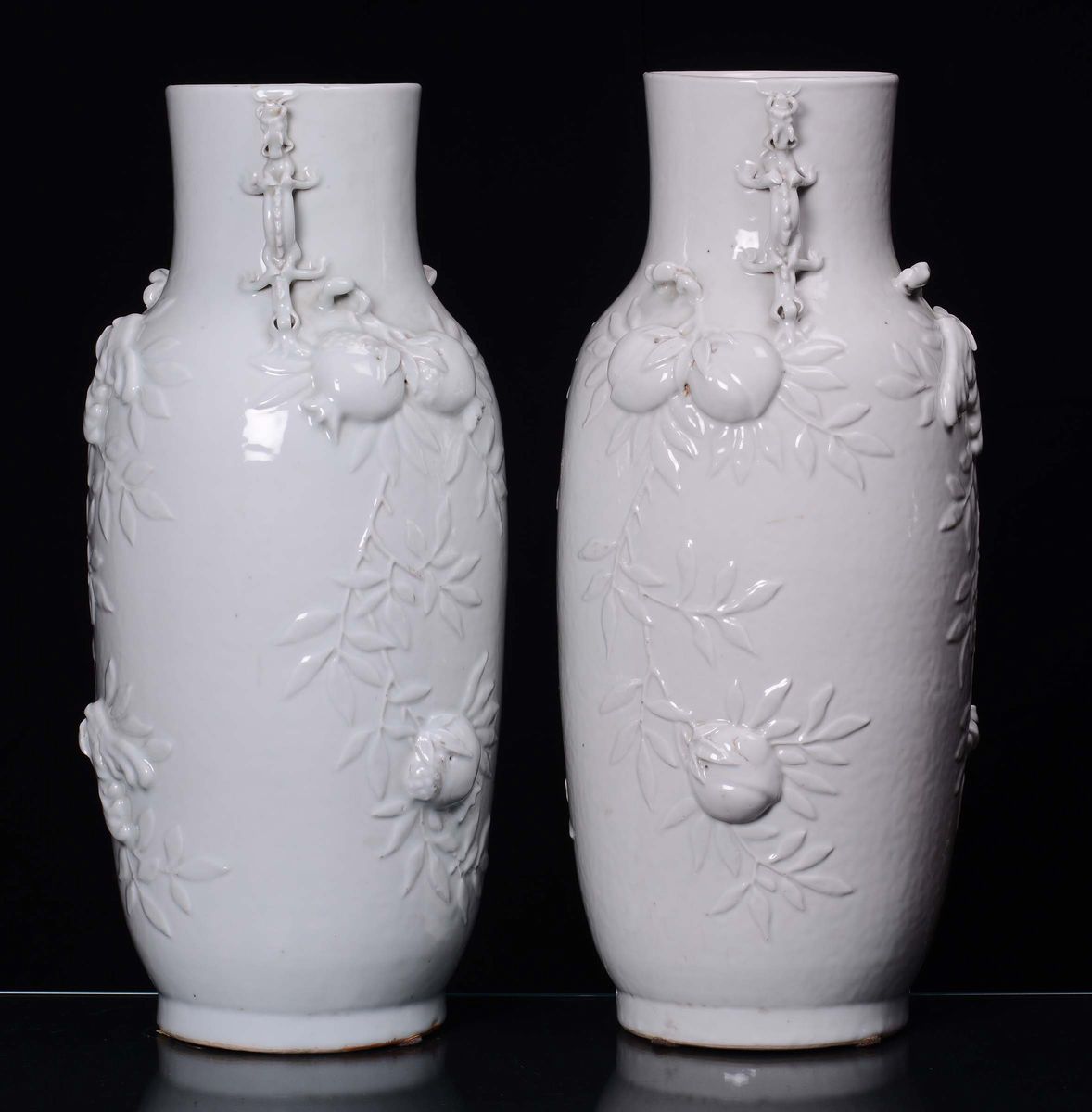 Coppia di Vasi in Porcellana Blanc De Chine, Cina, Dinastia Qing, XIX Secolo