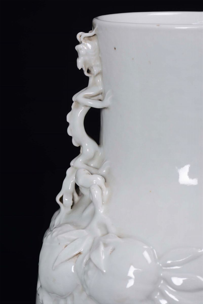 Coppia di Vasi in Porcellana Blanc De Chine, Cina, Dinastia Qing, XIX Secolo