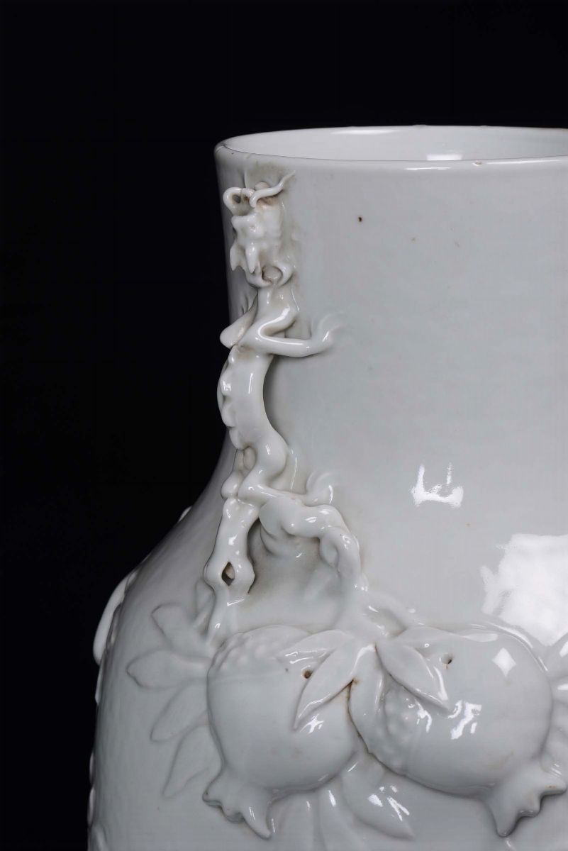Coppia di Vasi in Porcellana Blanc De Chine, Cina, Dinastia Qing, XIX Secolo