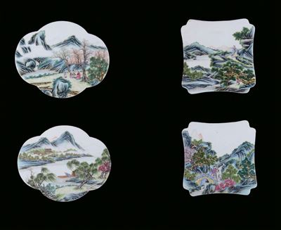 Serie di Otto Placche in Porcellana Policroma con Personaggi, Cina, Dinastia Qing, XIX Secolo