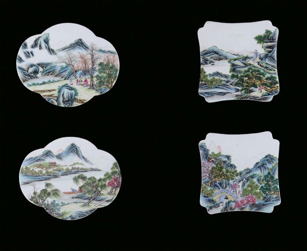 Serie di otto placche in porcellana policroma con personaggi, Cina, Dinastia Qing, XIX secolo