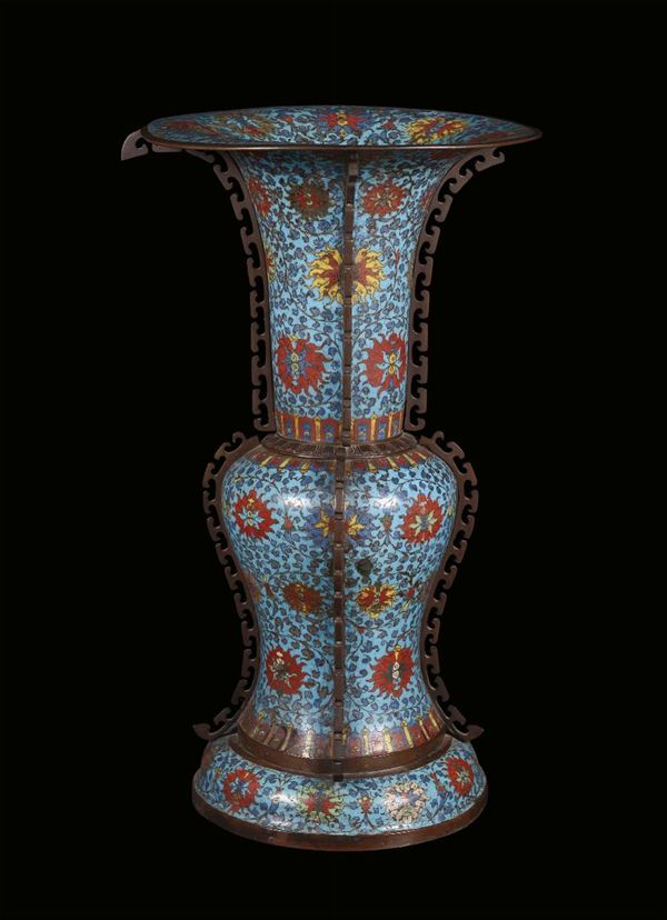 Grande vaso cloisonné con decori floreali e vegetali, Cina, Dinastia Ming, XVII secolo