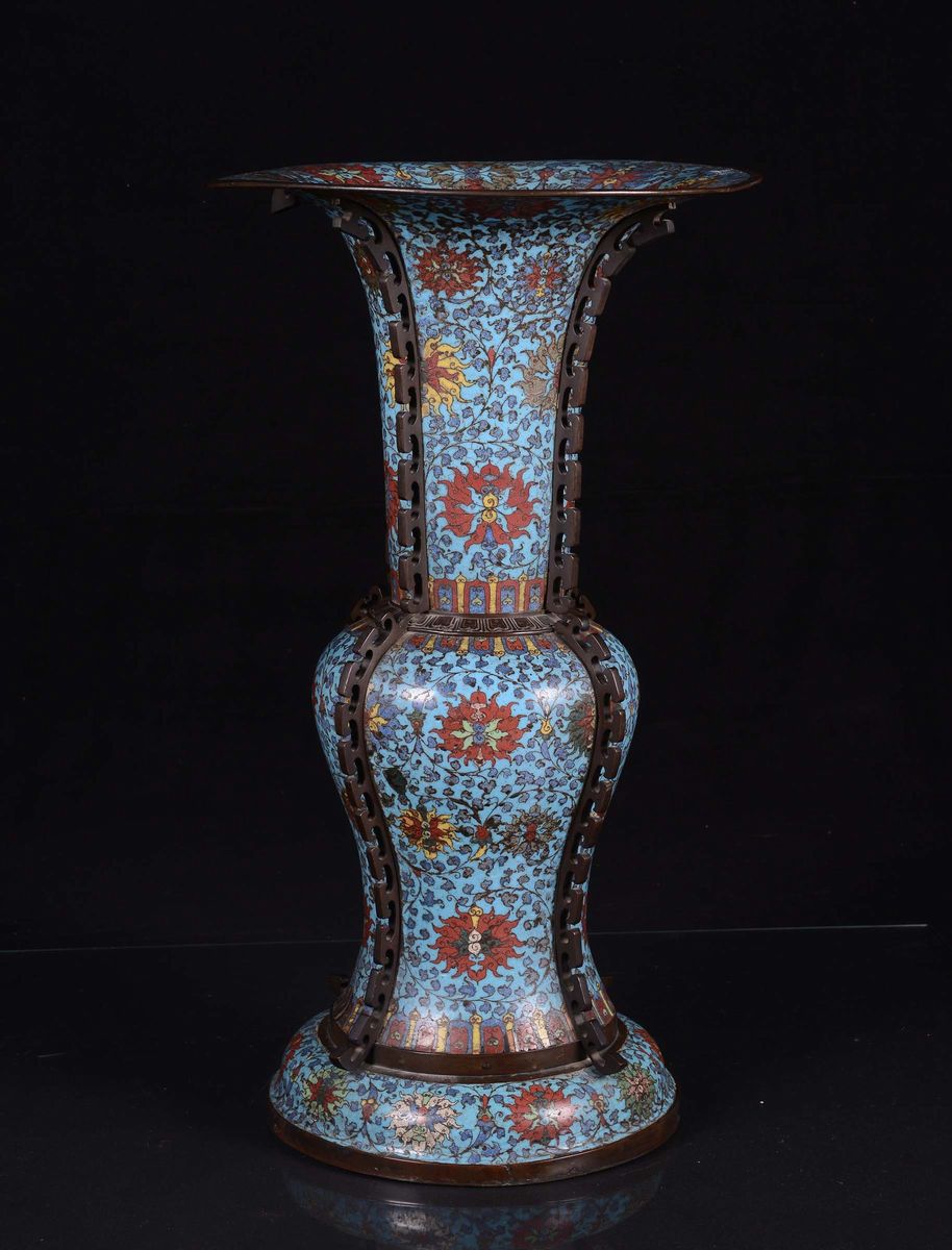 Grande Vaso Cloisonné con Decori Floreali e Vegetali, Cina, Dinastia Ming, XVII Secolo