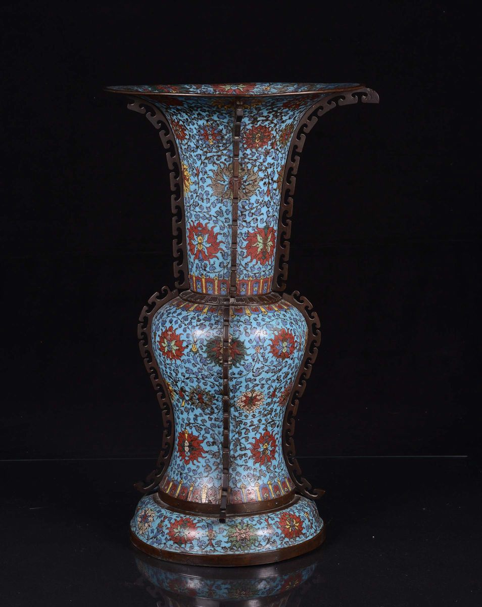 Grande Vaso Cloisonné con Decori Floreali e Vegetali, Cina, Dinastia Ming, XVII Secolo