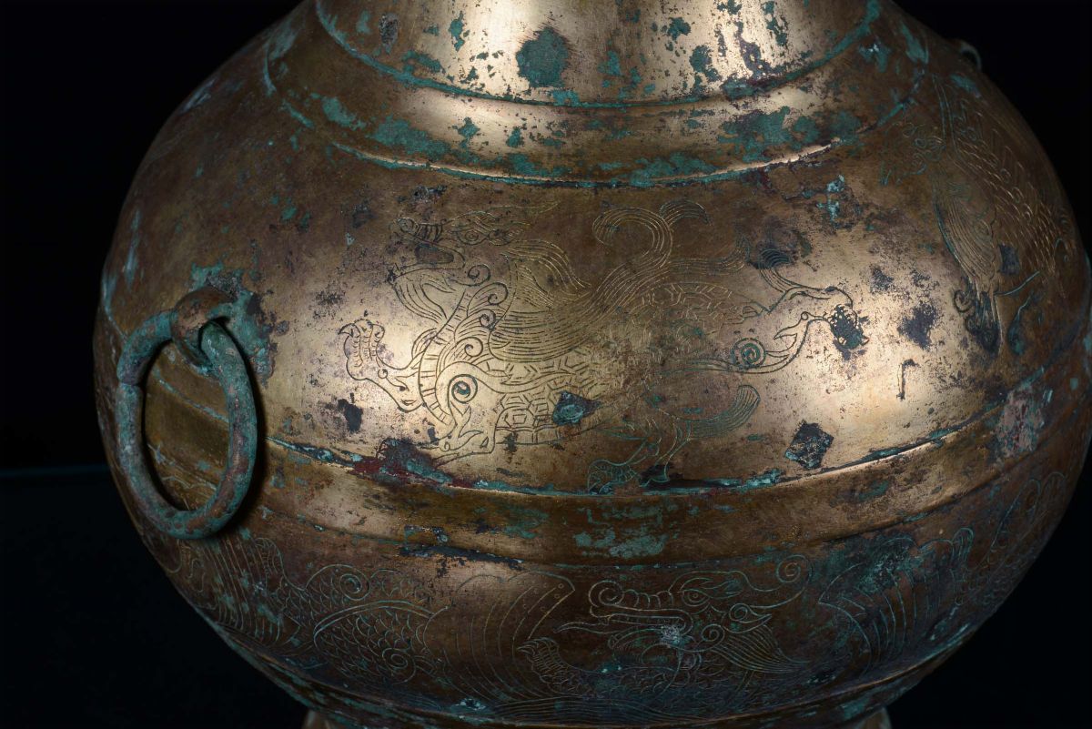 Vaso in Bronzo Dorato Inciso con Draghi e Fenici, Cina, Dinastia Han, III Secolo