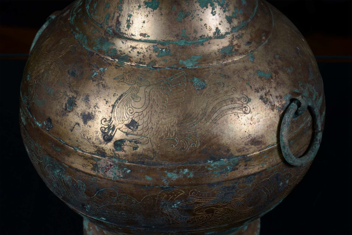 Vaso in Bronzo Dorato Inciso con Draghi e Fenici, Cina, Dinastia Han, III Secolo