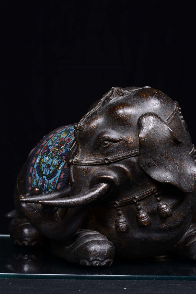 Coppia di Elefanti in Bronzo e Smalti Cloisonné, Cina, Dinastia Qing, XIX Secolo