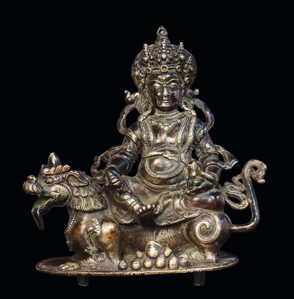 Scultura in bronzo argentato raffigurante divinità su drago, Nepal XIX secolo