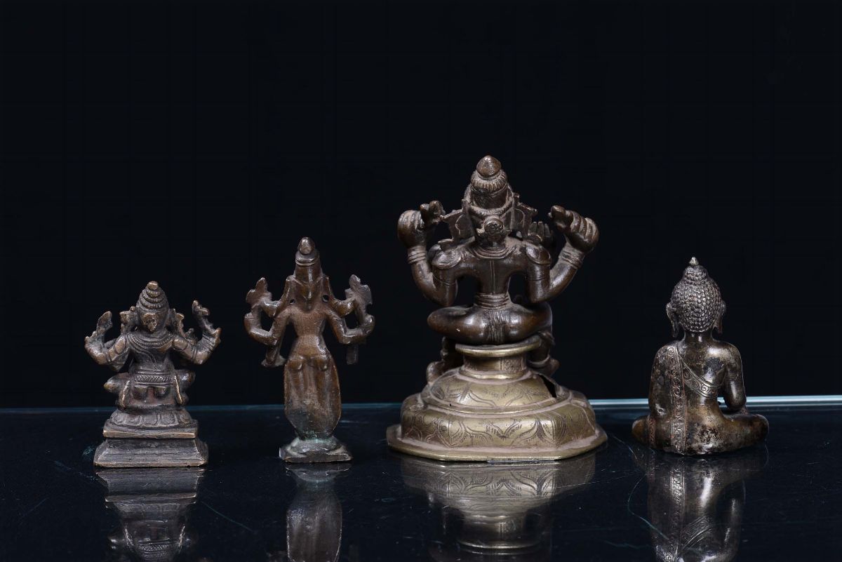 Lotto di Quattro Sculture in Bronzo Raffigurante Divinità