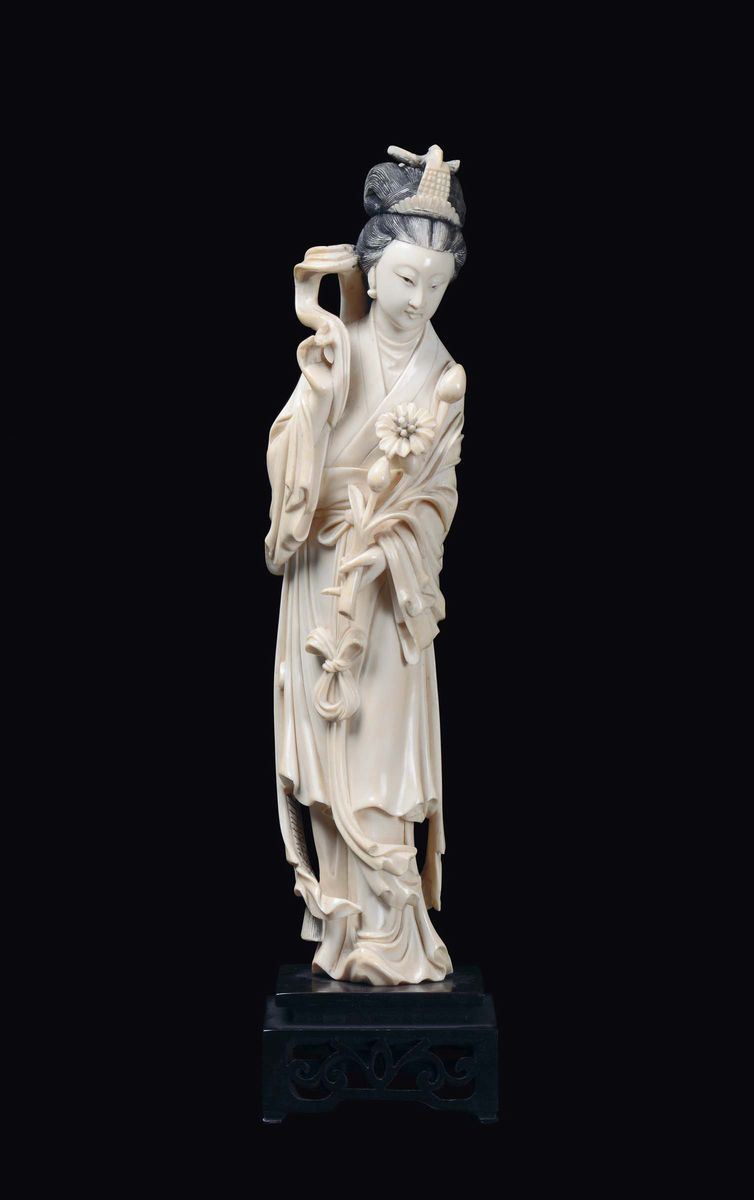 An ivory sculpture representing Guanyin, China, 20th century  - Auction Fine Chinese Works of Art - Cambi Casa d'Aste