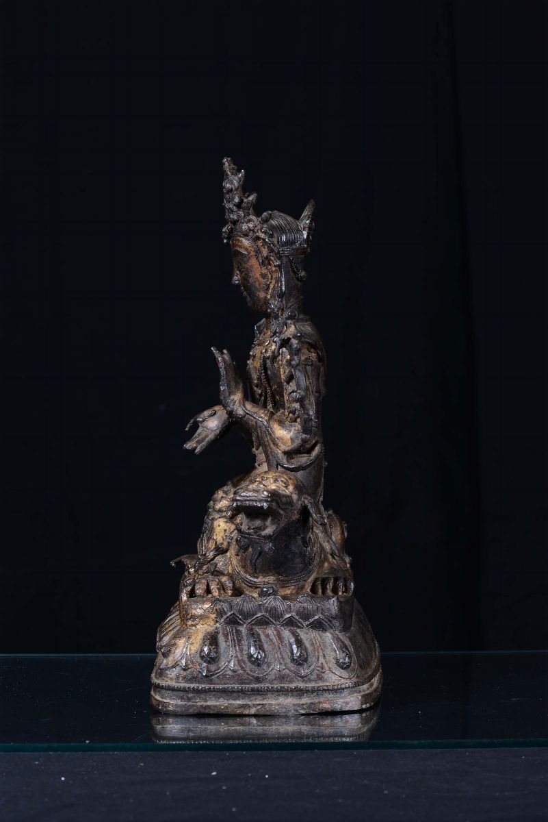 Guaniyn in Bronzo su Cane di Pho, Cina, Dinastia Ming, XVII Secolo