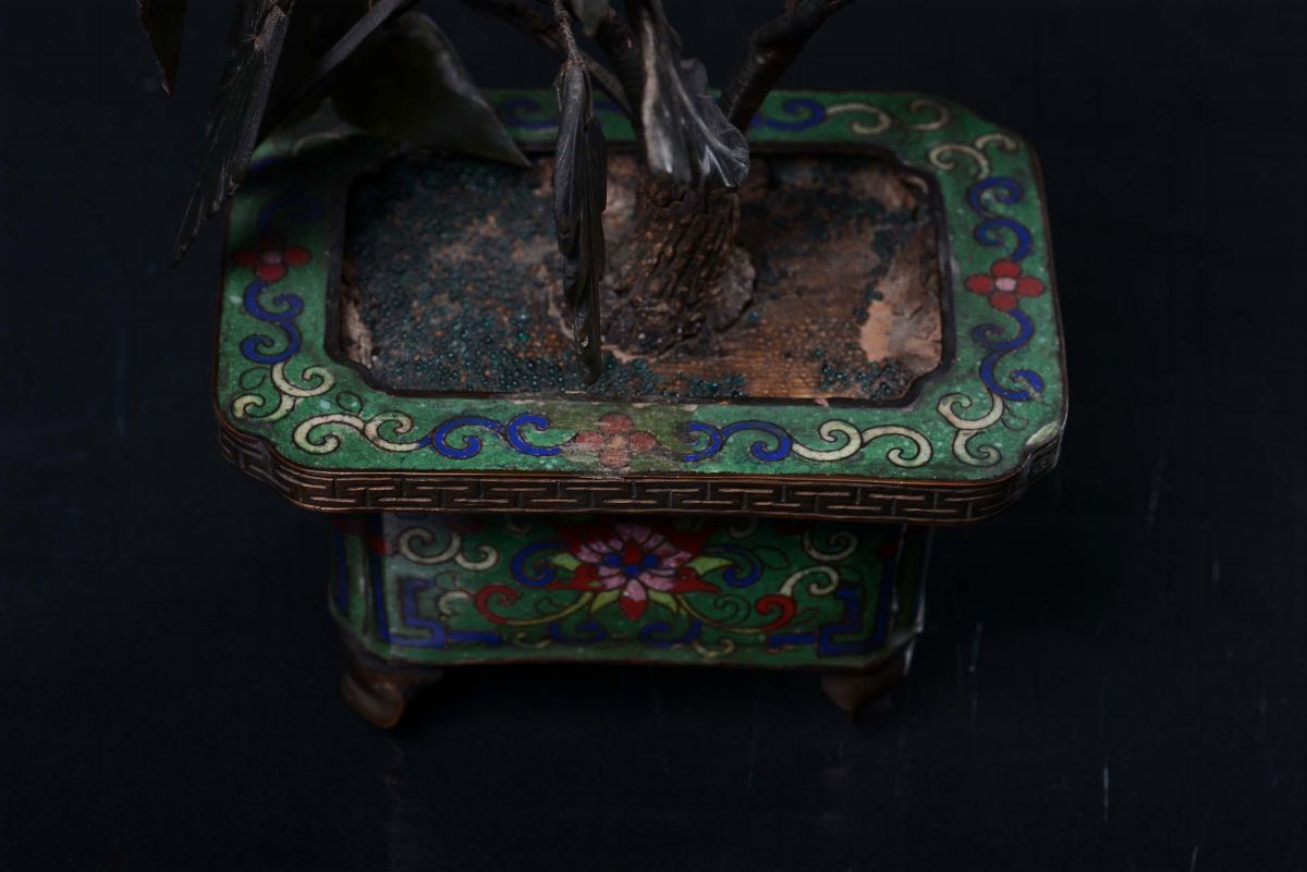 Coppia di Vasetti Cloisonnè con Fiori in Giada e Pietre Dure, Cina, Dinastia Qing, XX Secolo