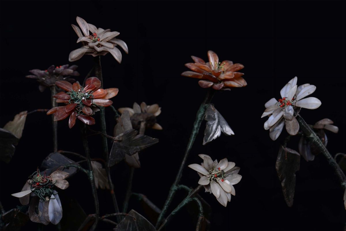 Coppia di Vasetti Cloisonnè con Fiori in Giada e Pietre Dure, Cina, Dinastia Qing, XX Secolo