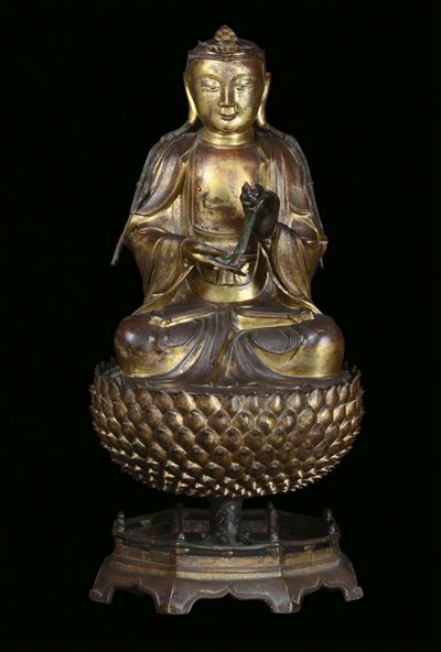 Grande ed Importante Buddha in Bronzo Dorato su Fiore di Loto, Cina, Dinastia Ming, XVII Secolo