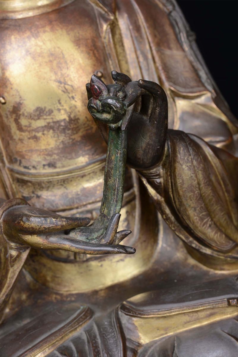 Grande ed Importante Buddha in Bronzo Dorato su Fiore di Loto, Cina, Dinastia Ming, XVII Secolo