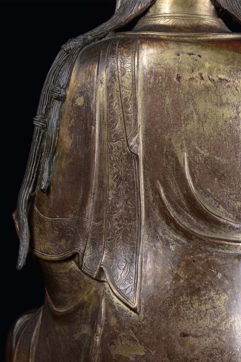 Grande ed Importante Buddha in Bronzo Dorato su Fiore di Loto, Cina, Dinastia Ming, XVII Secolo