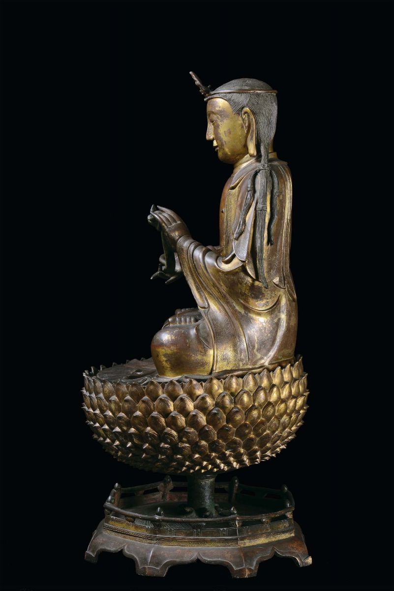 Grande ed Importante Buddha in Bronzo Dorato su Fiore di Loto, Cina, Dinastia Ming, XVII Secolo
