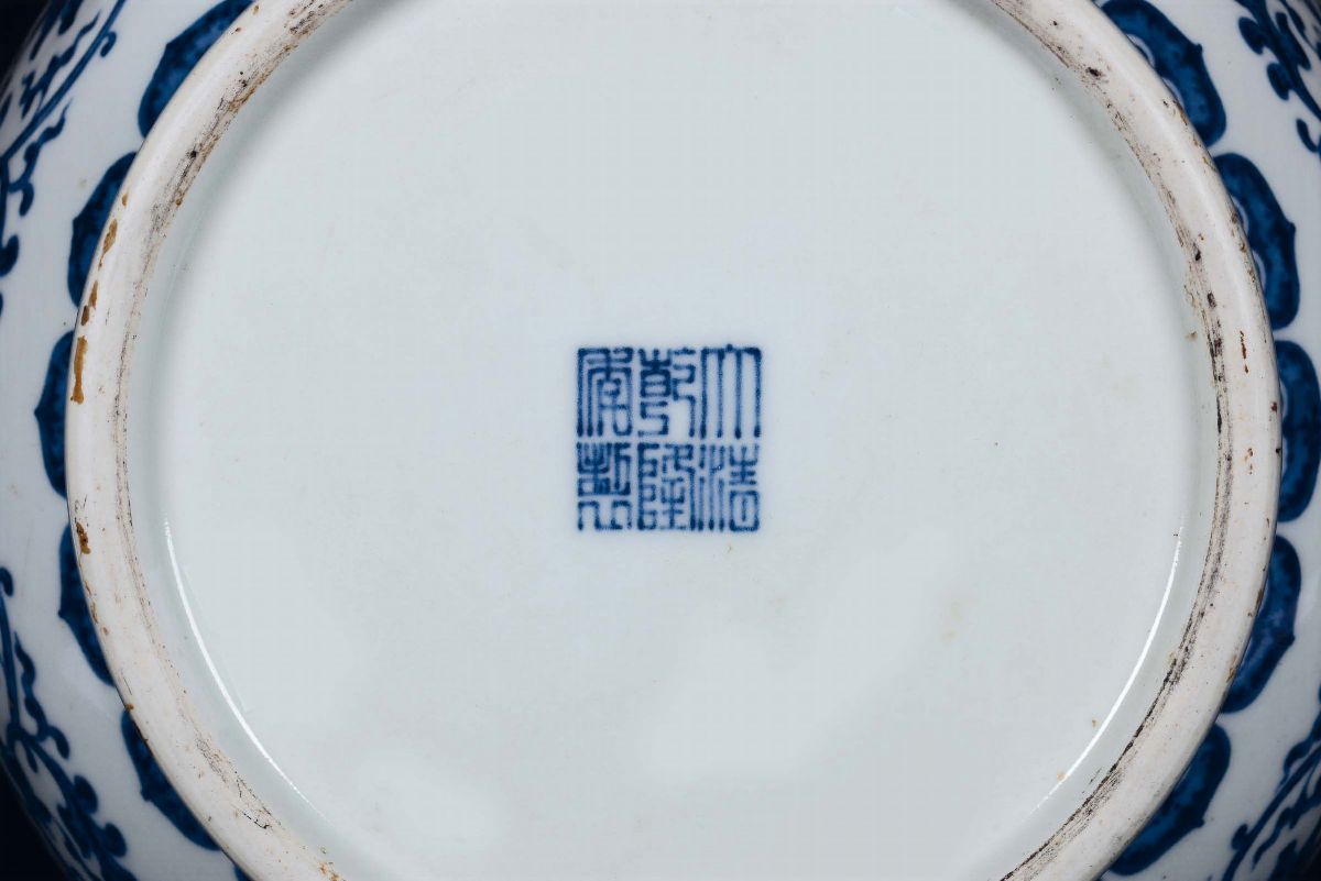 Vaso in Porcellana Bianca e Blu, Cina, Dinastia Qing, Marca e del Periodo Qianlong (1736-1795)