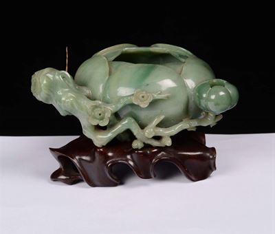Piccolo Sciacqua-pennelli in Giadeite a Guisa di Magnolia, Cina, Dinastia Qing, XIX Secolo
