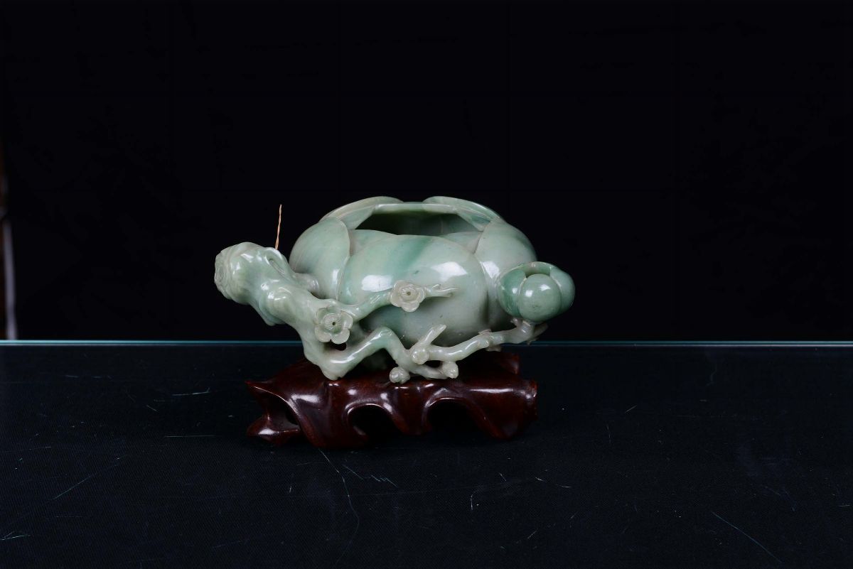 Piccolo Sciacqua-pennelli in Giadeite a Guisa di Magnolia, Cina, Dinastia Qing, XIX Secolo