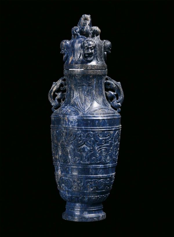 Vaso inciso a motivi arcaici in lapislazzulo, Cina, Dinastia Qing, Epoca Jiaqing (1796-1820)