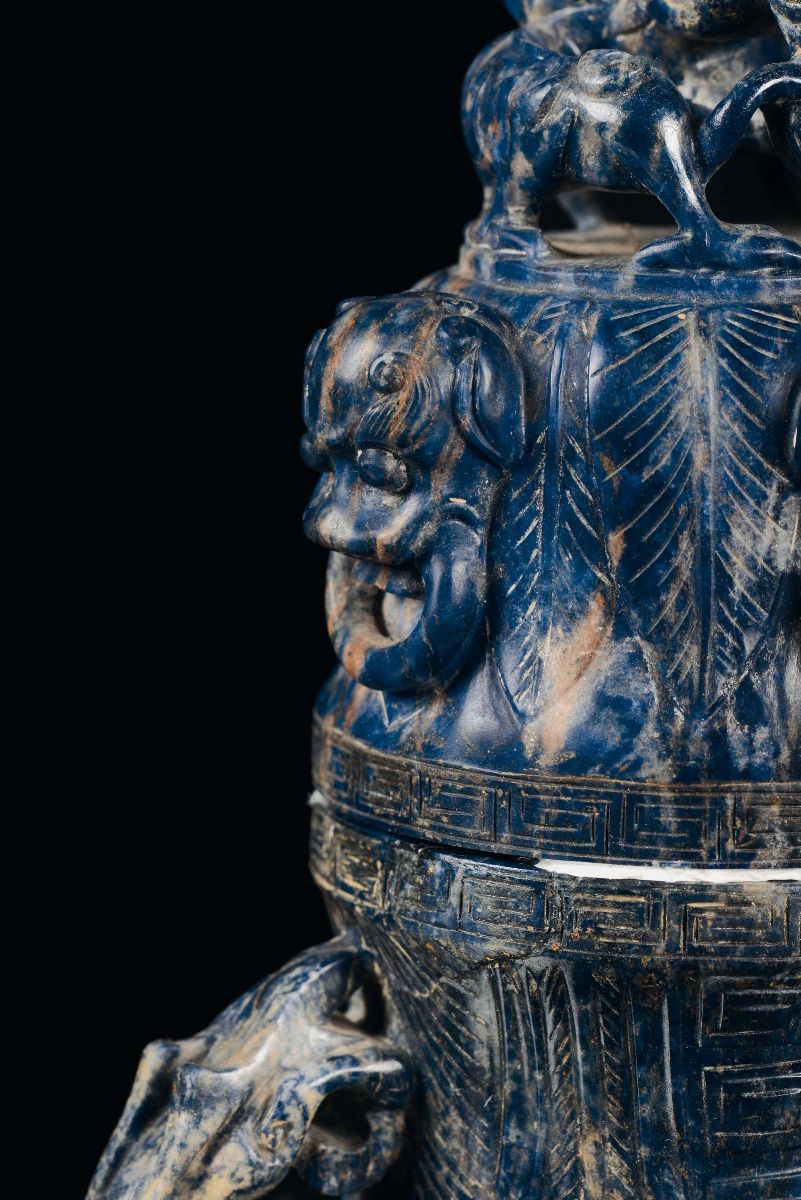 Vaso Inciso a Motivi Arcaici in Lapislazzulo, Cina, Dinastia Qing, Epoca Jiaqing (1796-1820)