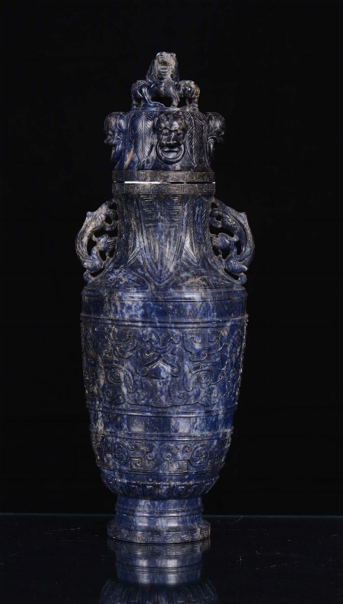 Vaso Inciso a Motivi Arcaici in Lapislazzulo, Cina, Dinastia Qing, Epoca Jiaqing (1796-1820)