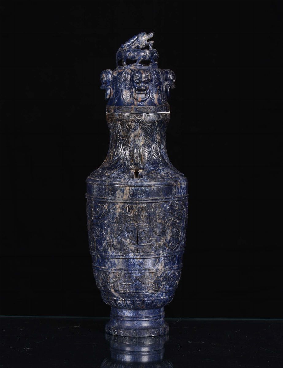 Vaso Inciso a Motivi Arcaici in Lapislazzulo, Cina, Dinastia Qing, Epoca Jiaqing (1796-1820)