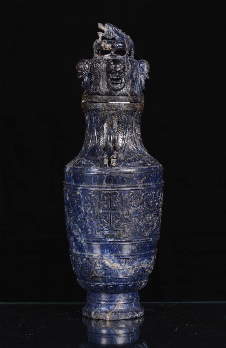 Vaso Inciso a Motivi Arcaici in Lapislazzulo, Cina, Dinastia Qing, Epoca Jiaqing (1796-1820)