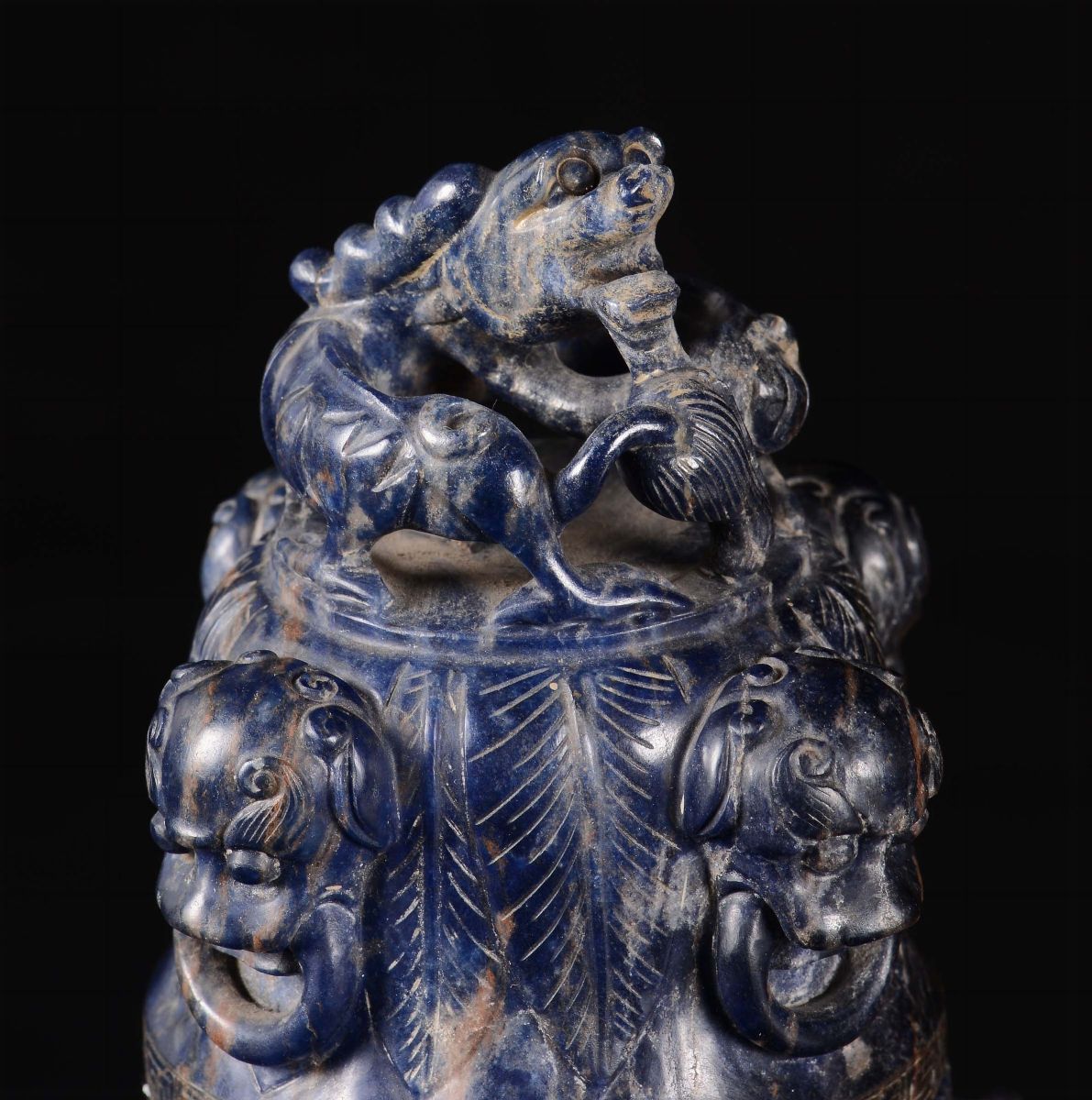 Vaso Inciso a Motivi Arcaici in Lapislazzulo, Cina, Dinastia Qing, Epoca Jiaqing (1796-1820)
