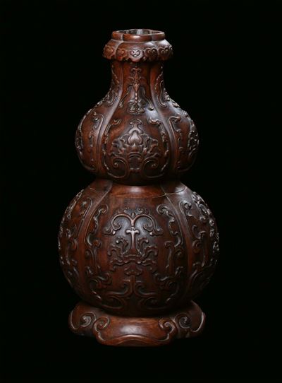 Vaso in Legno Homu Finemente Intagliato, Cina, Dinastia Qing, Periodo Qianlong (1736-1795)