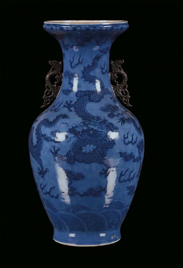 Vaso in porcellana blu con dragoni, Cina, Dinastia Qing, Epoca Daoguang ( 1821-1850)