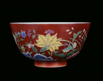 Ciotolina in Porcellana a Fondo Rosso con Decorazione Naturalistica, Cina, Dinastia Qing, XIX Sec...
