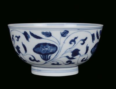 Ciotolina in Porcellana Bianca e Blu con Decorazione Naturalistica, Cina, Dinastia Qing, Epoca Ka...