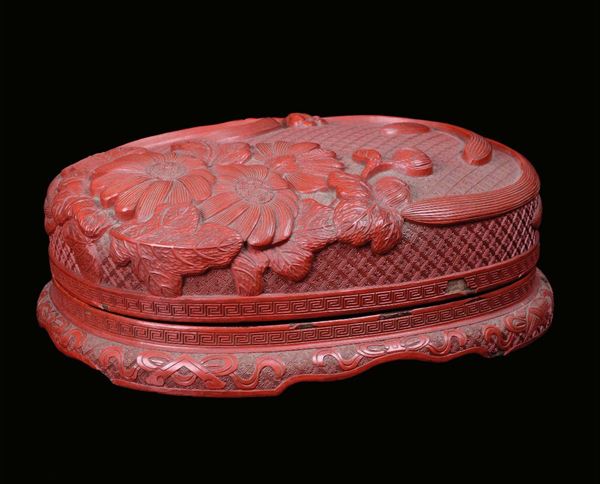 Scatola in lacca rossa con disegno floreale, Cina, Dinastia Qing, Periodo Guangxu (1875-1908)