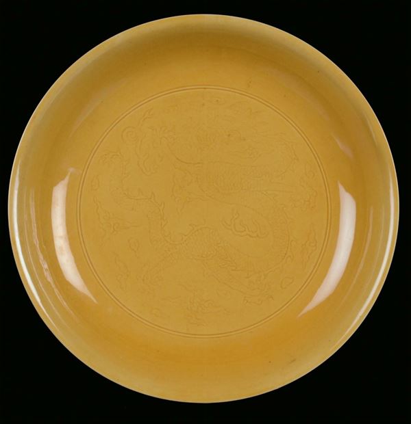 A monochrome porcelain plate, ochre tones, China, Qing Dynasty, Kangxi Period (1662-1772)