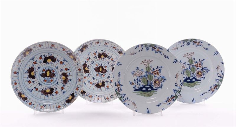 Quattro piatti fondi in maiolica, Delft  - Auction Italian Majolica from 16th to 18th Century - Cambi Casa d'Aste