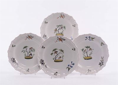 Quattro Piatti in Maiolica Decorati con Uccellini, Francia XIX Secolo