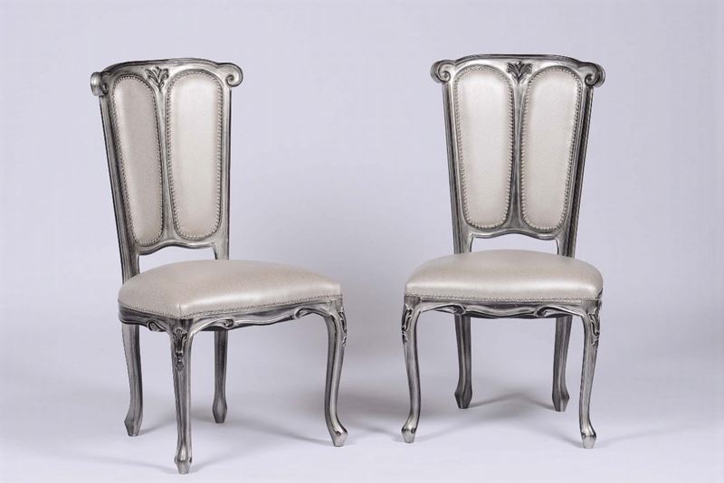 Coppia di sedie in legno argentato in stile liberty  - Auction OnLine Auction 4-2013 - Cambi Casa d'Aste