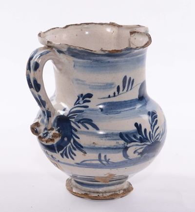 Boccale in Maiolica a Bocca Trilobata con Decorazione Naturalistica, XVIII Secolo