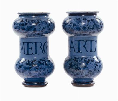 Coppia di Albarelli di Farmacia in Maiolica Dipinti alla Veneziana, Roma Fine XVI Secolo-inizio X...