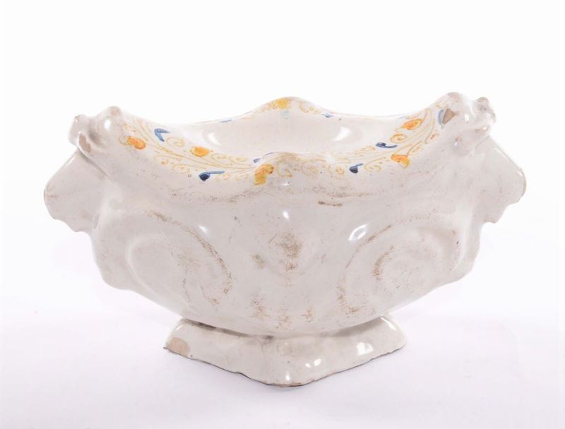 Saliera in maiolica a fondo panna, XIX secolo  - Auction Italian Majolica from 16th to 18th Century - Cambi Casa d'Aste