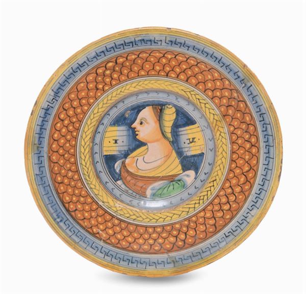 Piatto in maiolica con profilo femminile, Faenza, imitazione del XIX/XX secolo
