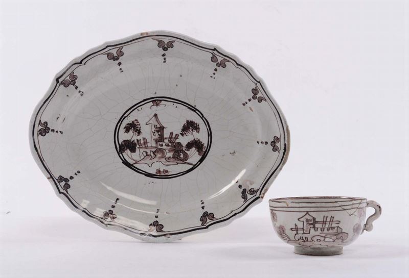 Piatto sagomato e tazzina in maiolica, XVIII secolo  - Asta Maioliche Italiane dal XVI al XVIII Secolo - Cambi Casa d'Aste