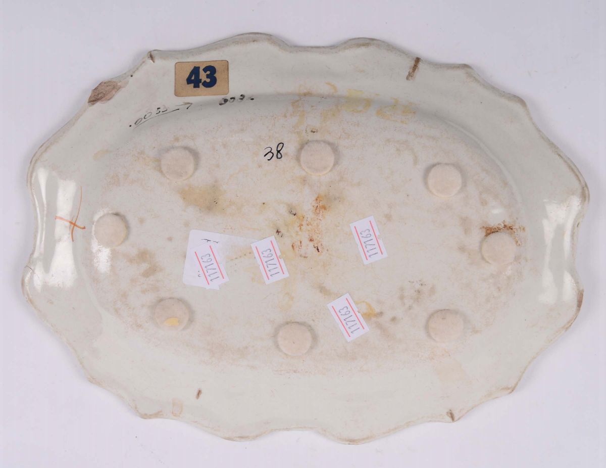 Piatto Sagomato in Maiolica, Francia XVIII Secolo