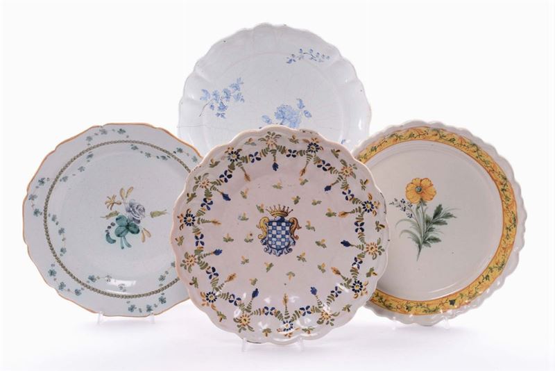 Quattro piatti in maiolica con decorazione floreale, Francia XVIII-XIX secolo  - Auction Italian Majolica from 16th to 18th Century - Cambi Casa d'Aste