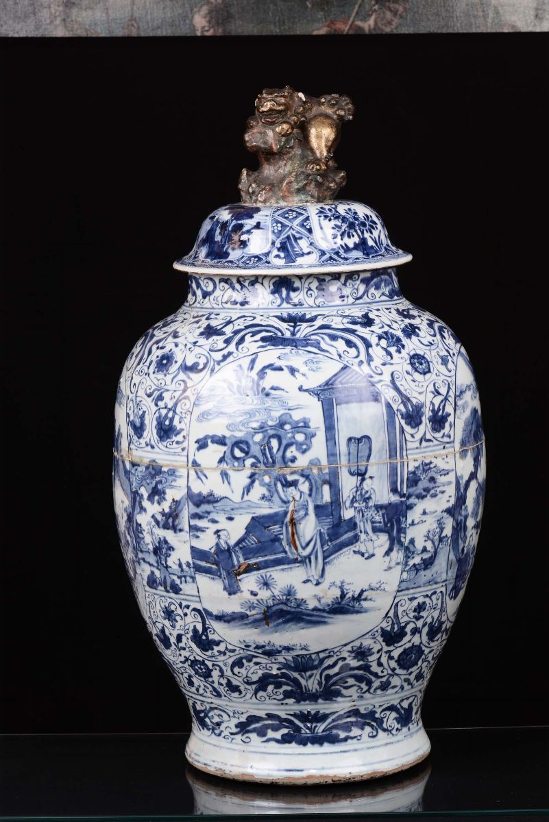 Potiche in Porcellana Bianca e Blu con Coperchio a Figura di Cane di Pho, Cina, Dinastia Ming, Pe...
