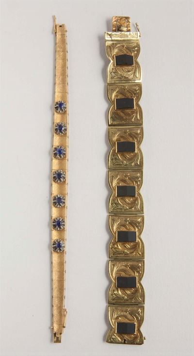 Lotto Composto da Due Bracciali. Lievi Danni