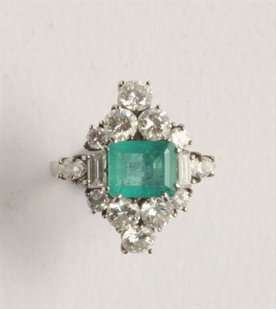 Anello con Smeraldo e Diamanti