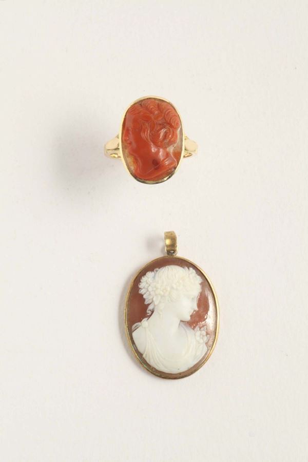 A gold and cameos pendant and ring